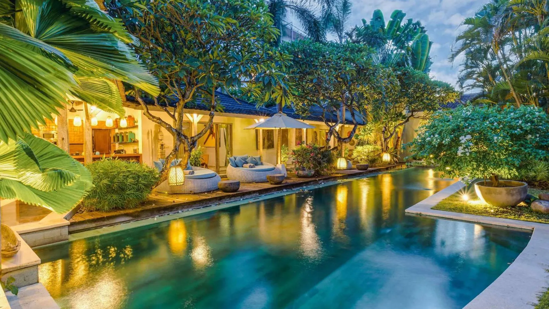 Villa Cinta Damai - Stunning & Stylish 4Br Luxury Villa In The Heart Of Seminyak, Just A 10-Min Walk To The Beach Seminyak (Bali)