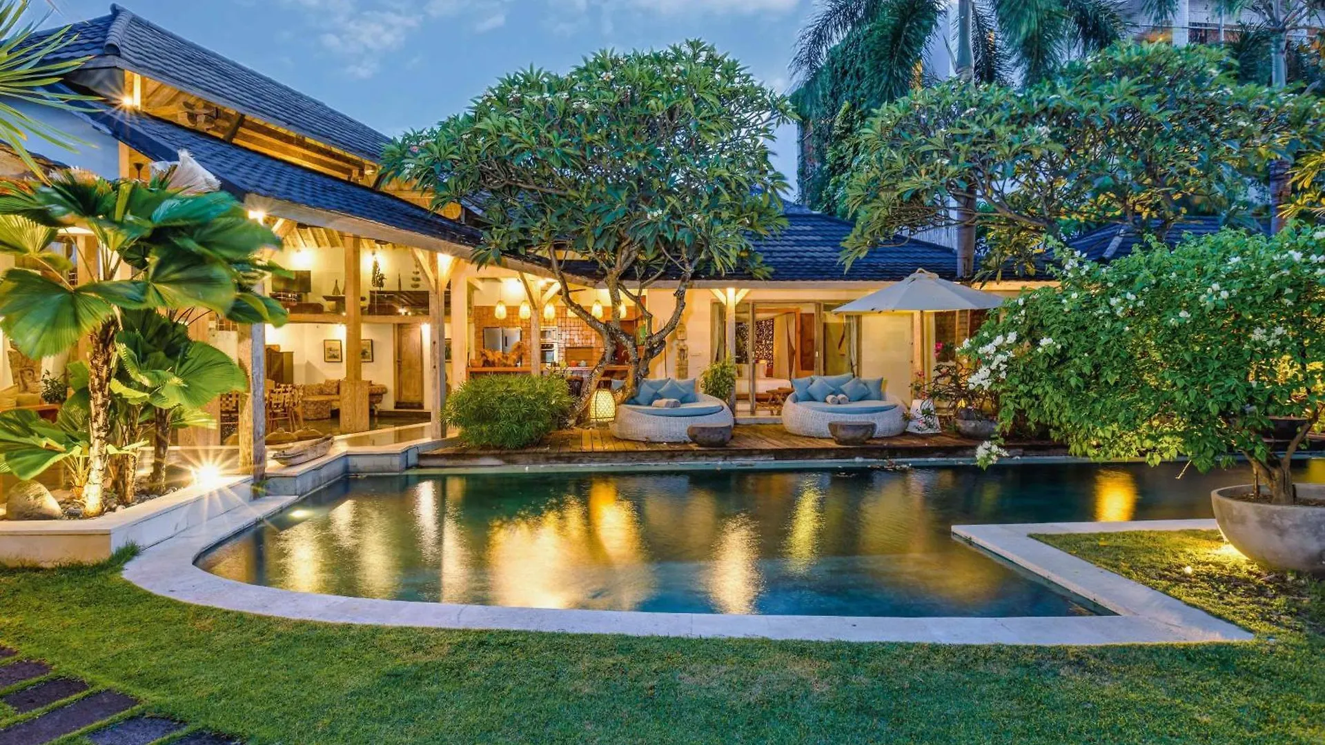 Villa Cinta Damai - Stunning & Stylish 4Br Luxury Villa In The Heart Of Seminyak, Just A 10-Min Walk To The Beach Indonesia