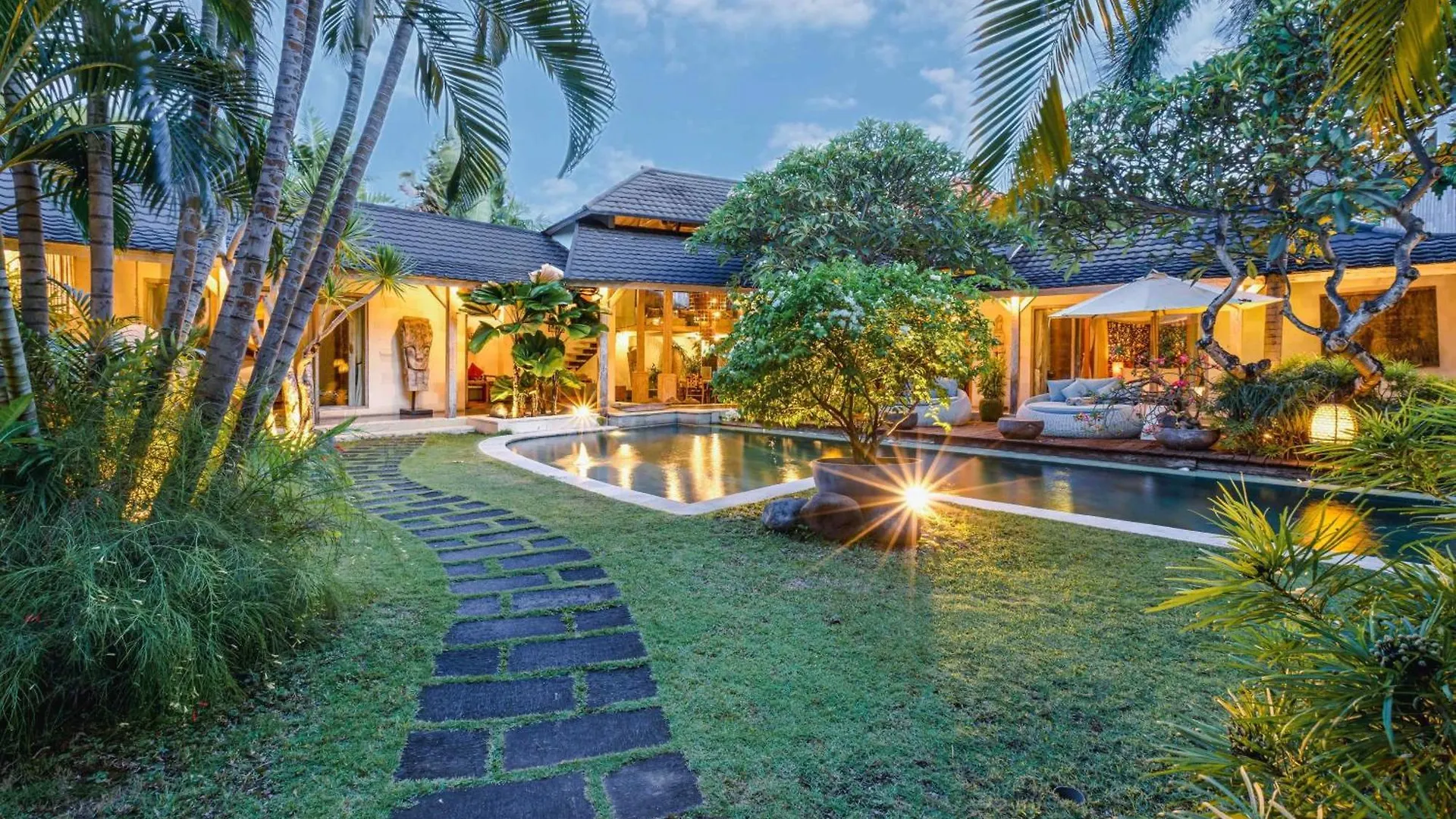 Villa Cinta Damai - Stunning & Stylish 4Br Luxury Villa In The Heart Of Seminyak, Just A 10-Min Walk To The Beach