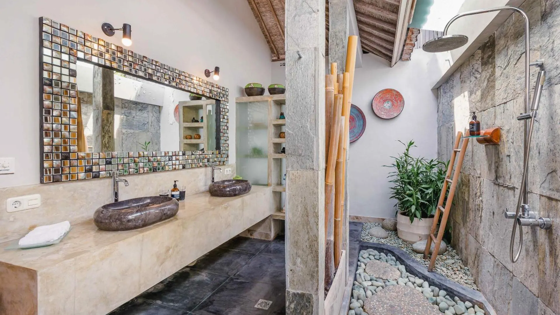 Villa Cinta Damai - Stunning & Stylish 4Br Luxury Villa In The Heart Of Seminyak, Just A 10-Min Walk To The Beach