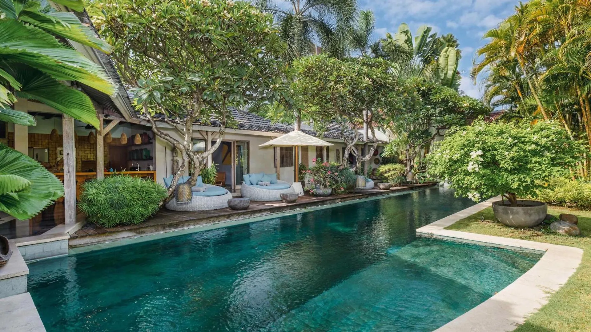 Villa Cinta Damai - Stunning & Stylish 4Br Luxury Villa In The Heart Of Seminyak, Just A 10-Min Walk To The Beach