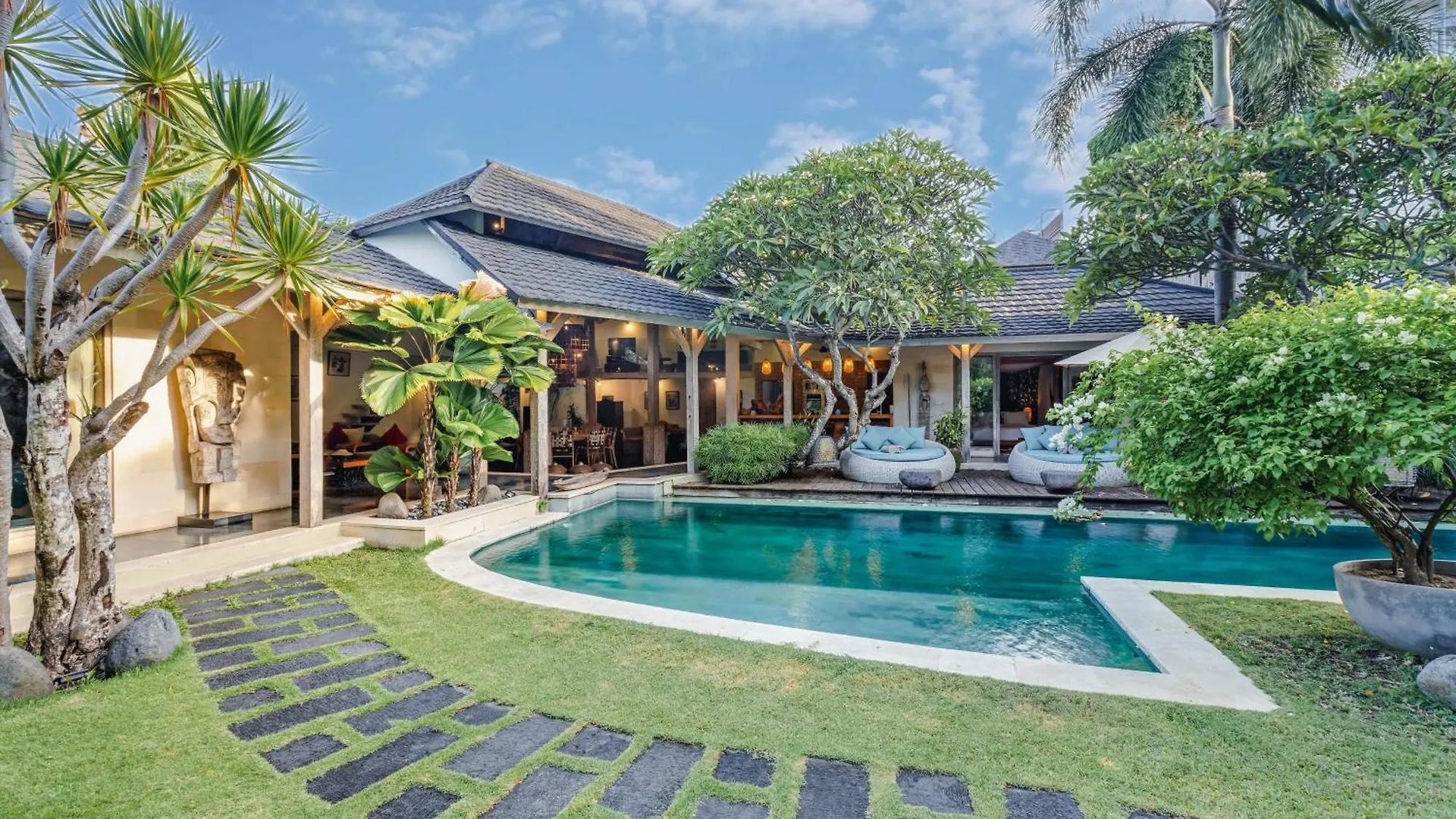 Villa Cinta Damai - Stunning & Stylish 4Br Luxury Villa In The Heart Of Seminyak, Just A 10-Min Walk To The Beach