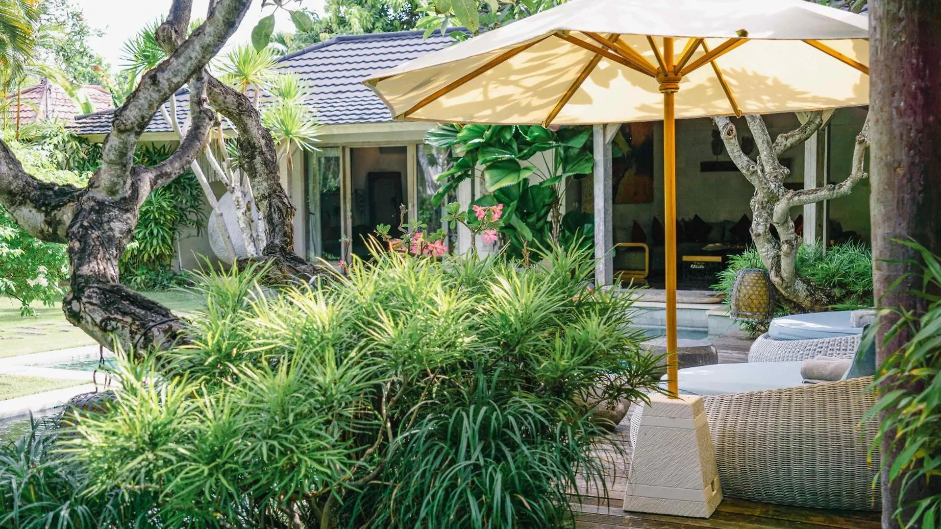 Villa Cinta Damai - Stunning & Stylish 4Br Luxury Villa In The Heart Of Seminyak, Just A 10-Min Walk To The Beach Indonesien